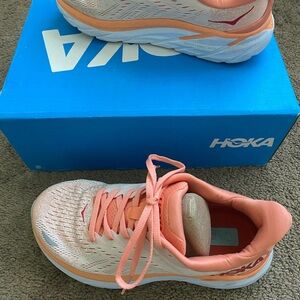 New Hoka Clifton 8 Women’s (size 7)